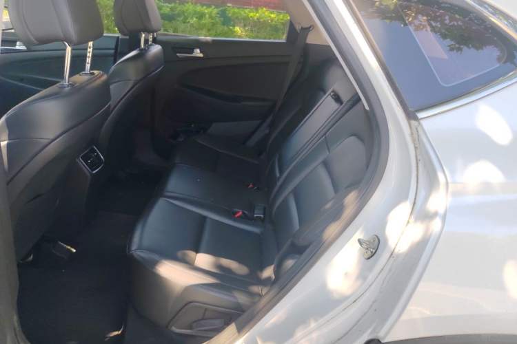 Used Hyundai Tucson 2015 1.6T Dual-Clutch Two-Wheel-Drive Smart Model Left Rear Seat