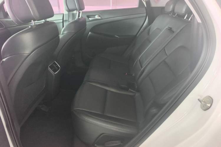Used Hyundai Tucson 2015 1.6T Dual-Clutch Two-Wheel-Drive Smart Model Left Rear Seat