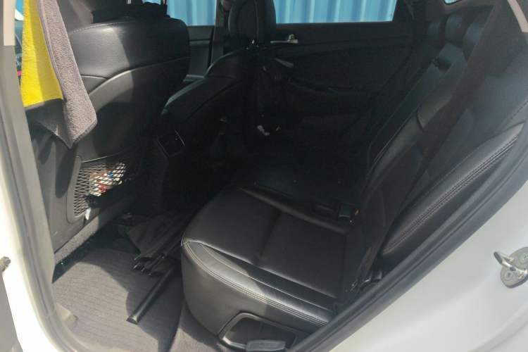 Used Hyundai Tucson 2015 1.6T Dual-Clutch Two-Wheel-Drive Smart Model Left Rear Seat