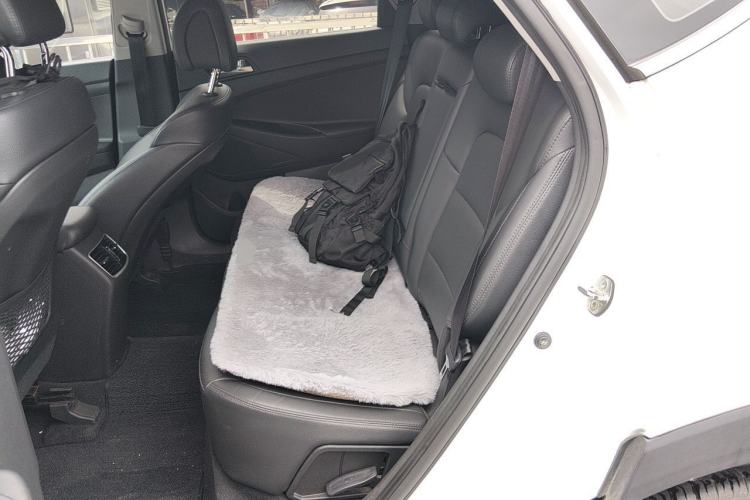 Used Hyundai Tucson 2015 1.6T Dual-Clutch Two-Wheel-Drive Leading Model Left Rear Seat