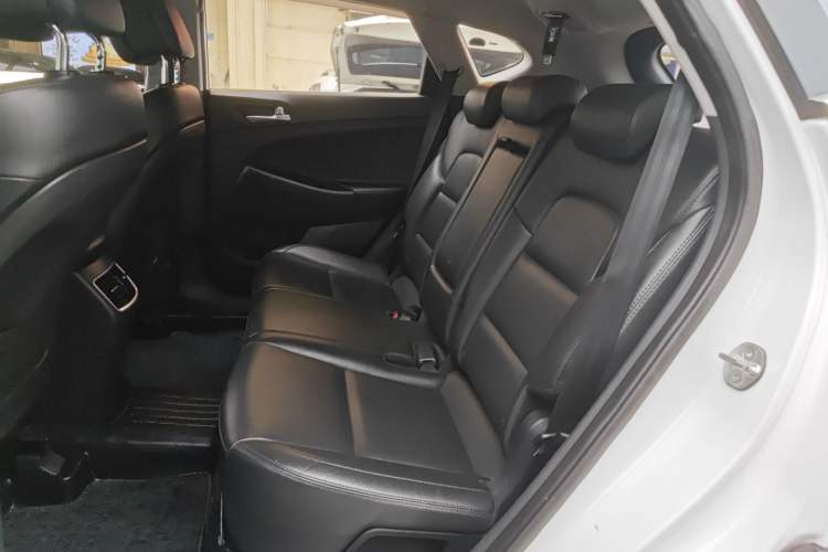 Used Hyundai Tucson 2015 1.6T Dual-Clutch Two-Wheel-Drive Smart Model Left Rear Seat