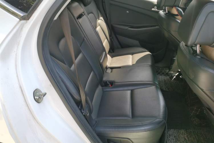 Used Hyundai Tucson 2015 1.6T Dual-Clutch Two-Wheel-Drive Smart Model Left Rear Seat