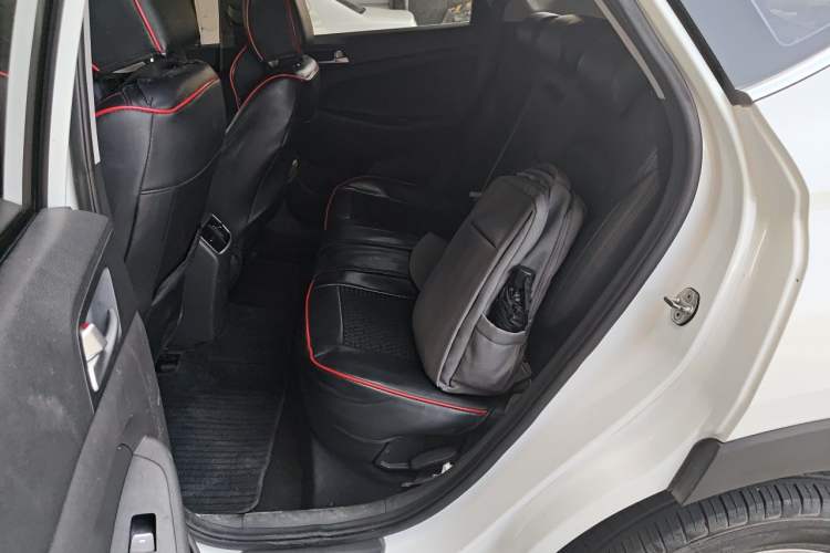 Used Hyundai Tucson 2015 1.6T Dual-Clutch Two-Wheel-Drive Smart Model Left Rear Seat