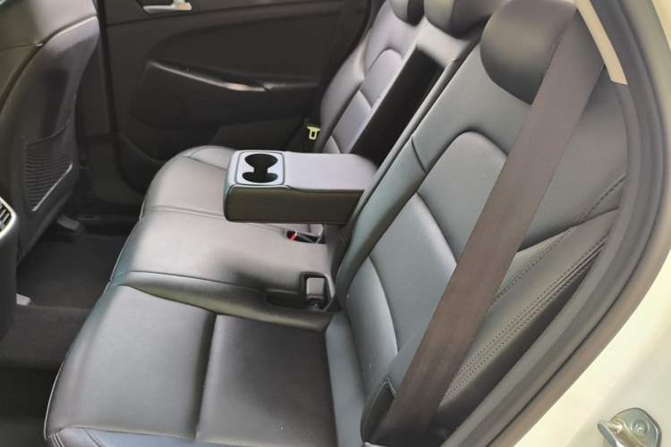 Used Hyundai Tucson 2015 1.6T Dual-Clutch Two-Wheel-Drive Smart Model Left Rear Seat