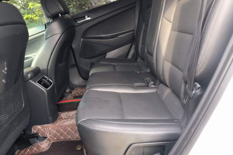 Used Hyundai Tucson 2015 1.6T Dual-Clutch Two-Wheel-Drive Smart Model Left Rear Seat
