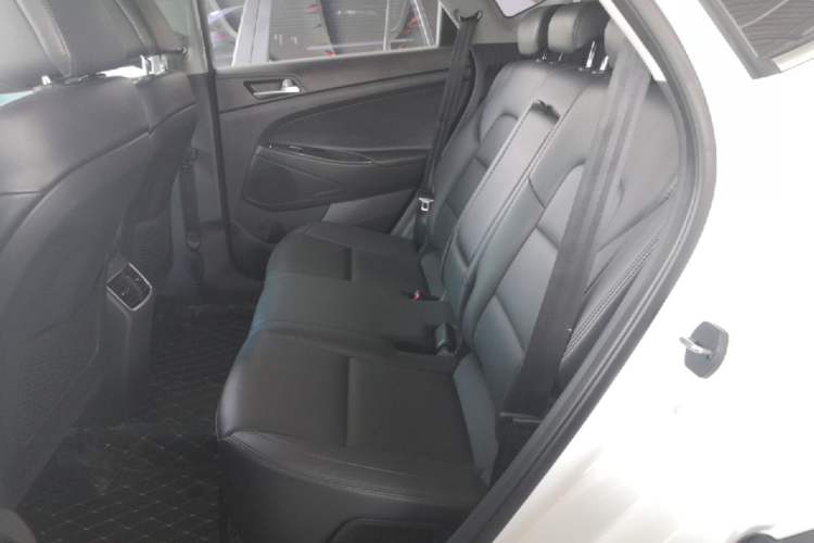 Used Hyundai Tucson 2015 1.6T Dual-Clutch Two-Wheel-Drive Smart Model Left Rear Seat