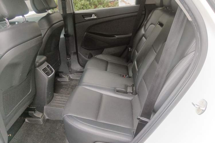 Used Hyundai Tucson 2015 1.6T Dual-Clutch Two-Wheel-Drive Smart Model Left Rear Seat