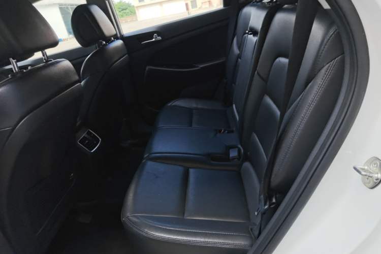 Used Hyundai Tucson 2015 1.6T Dual-Clutch Two-Wheel-Drive Smart Model Left Rear Seat
