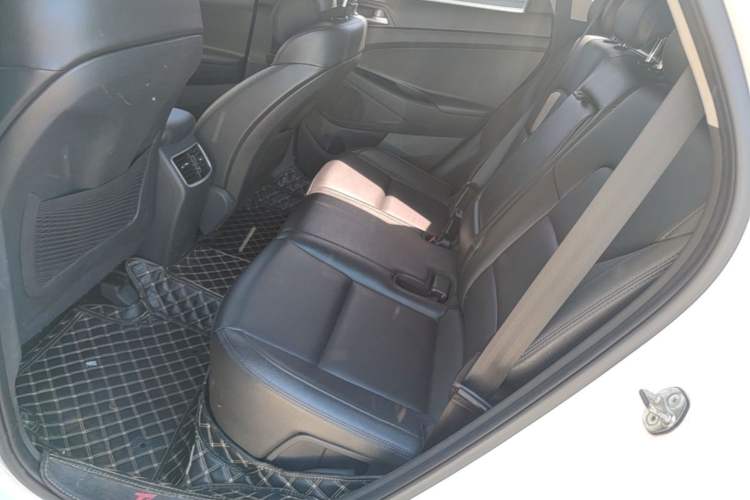 Used Hyundai Tucson 2015 1.6T Dual-Clutch Two-Wheel-Drive Smart Model Left Rear Seat