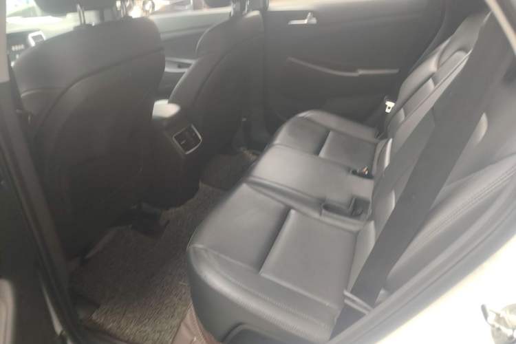 Used Hyundai Tucson 2015 1.6T Dual-Clutch Two-Wheel-Drive Smart Model Left Rear Seat