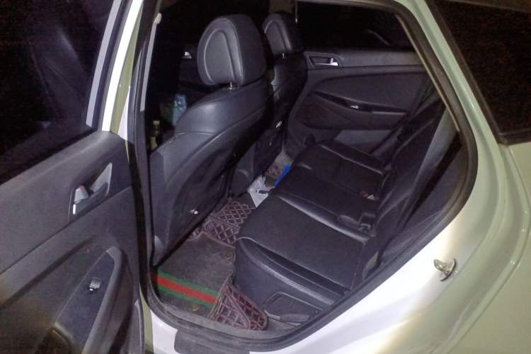 Used Hyundai Tucson 2015 1.6T Dual-Clutch Two-Wheel-Drive Smart Model Left Rear Seat