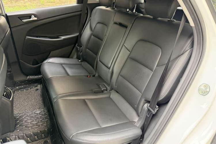 Used Hyundai Tucson 2015 1.6T Dual-Clutch Two-Wheel-Drive Smart Model Left Rear Seat