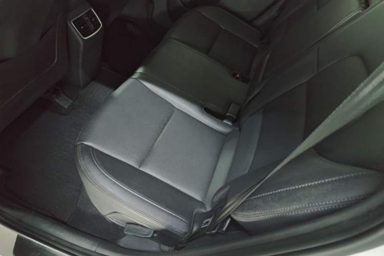 Used Hyundai Tucson 2015 2.0L Automatic Two-Wheel Drive Smart Version Left Rear Seat