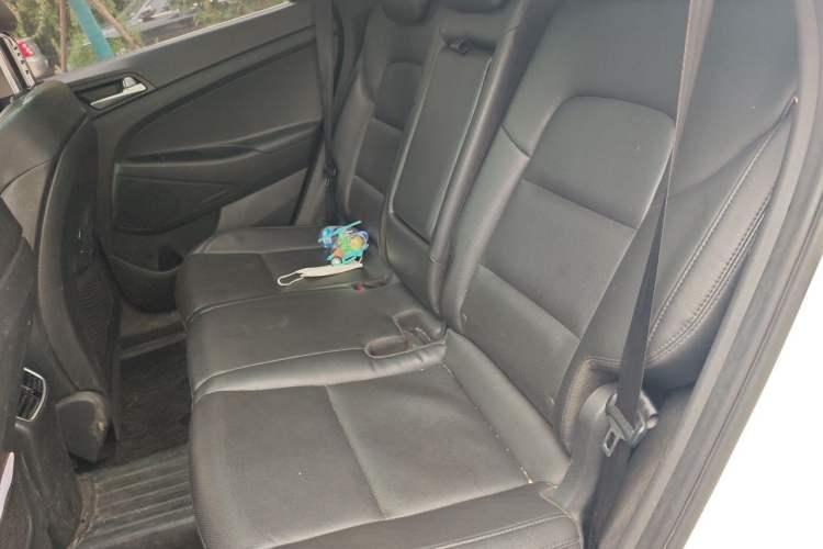 Used Hyundai Tucson 2015 1.6T Dual-Clutch Two-Wheel-Drive Smart Model Left Rear Seat