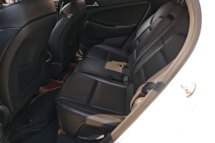 Used Hyundai Tucson 2015 1.6T Dual-Clutch Two-Wheel-Drive Smart Model Left Rear Seat
