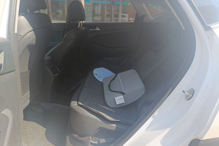Used Hyundai Tucson 2015 1.6T Dual-Clutch Two-Wheel-Drive Smart Model Left Rear Seat