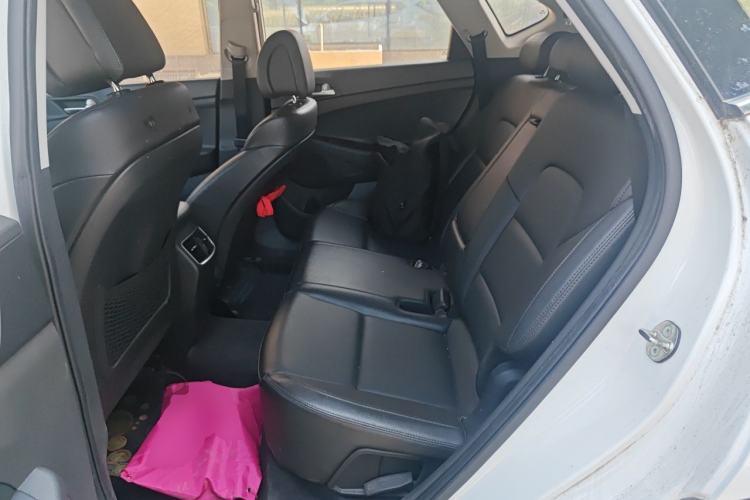 Used Hyundai Tucson 2015 1.6T Dual-Clutch Two-Wheel-Drive Leading Model Left Rear Seat