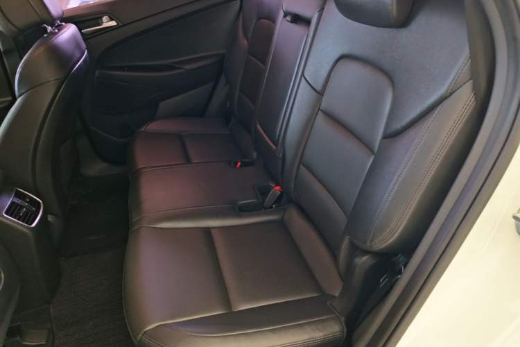 Used Hyundai Tucson 2015 1.6T Dual-Clutch Two-Wheel-Drive Smart Model Left Rear Seat