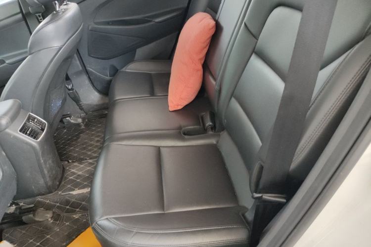 Used Hyundai Tucson 2015 1.6T Dual-Clutch Two-Wheel-Drive Smart Model Left Rear Seat