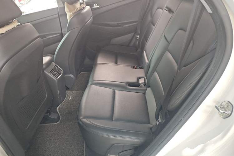 Used Hyundai Tucson 2015 1.6T Dual-Clutch Two-Wheel-Drive Smart Model Left Rear Seat