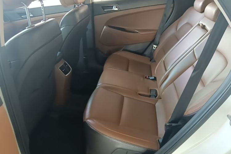 Used Hyundai Tucson 2015 1.6T Dual-Clutch Two-Wheel-Drive Smart Model Left Rear Seat