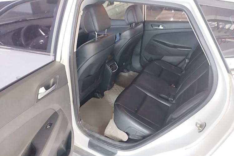 Used Hyundai Tucson 2015 1.6T Dual-Clutch Two-Wheel-Drive Smart Model Left Rear Seat