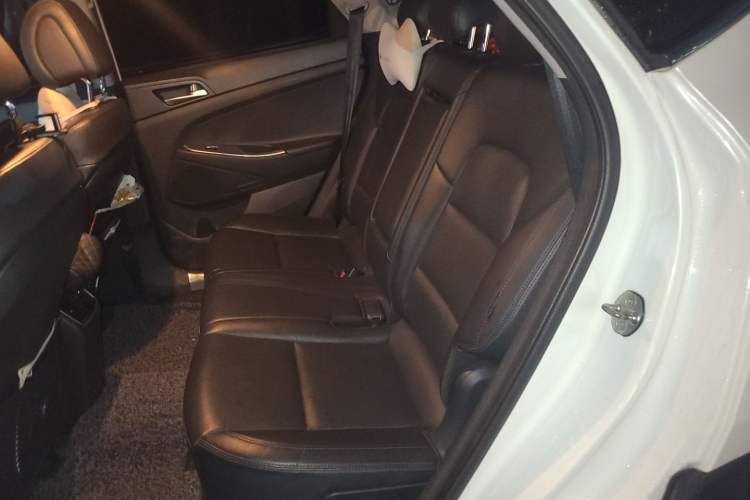 Used Hyundai Tucson 2015 1.6T Dual-Clutch Two-Wheel-Drive Smart Model Left Rear Seat