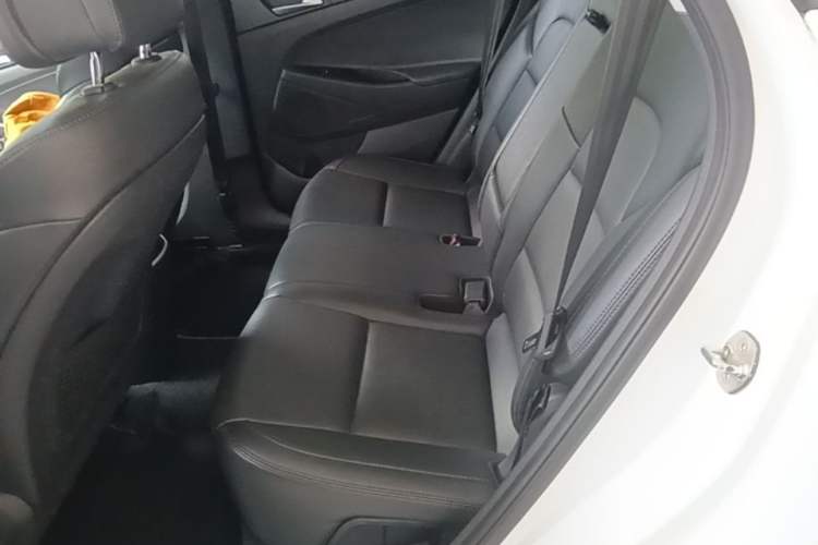 Used Hyundai Tucson 2015 1.6T Dual-Clutch Two-Wheel-Drive Smart Model Left Rear Seat
