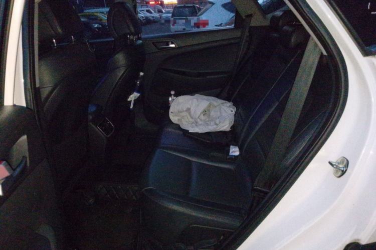 Used Hyundai Tucson 2015 1.6T Dual-Clutch Two-Wheel-Drive Smart Model Left Rear Seat