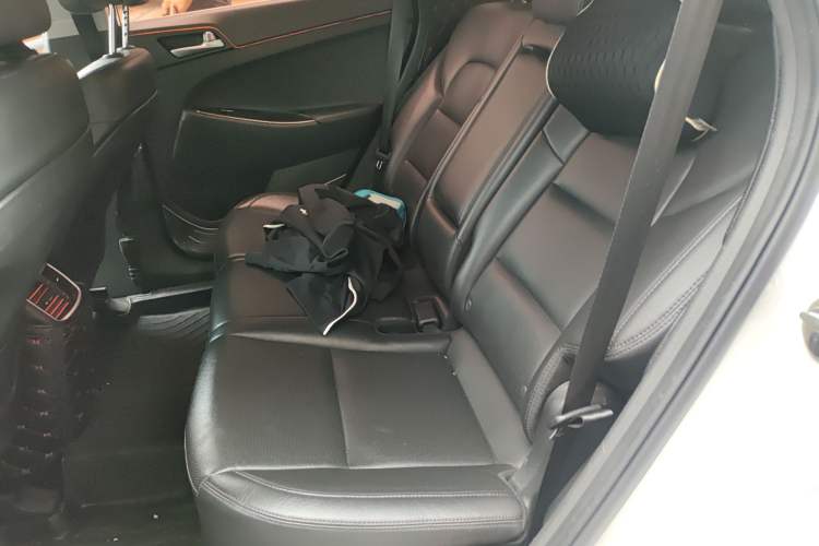Used Hyundai Tucson 2015 1.6T Dual-Clutch Two-Wheel-Drive Smart Model Left Rear Seat
