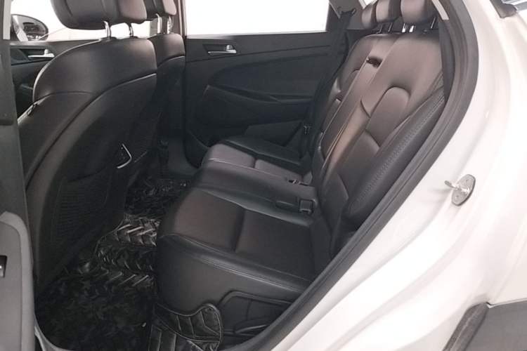 Used Hyundai Tucson 2015 1.6T Dual-Clutch Two-Wheel-Drive Smart Model Left Rear Seat