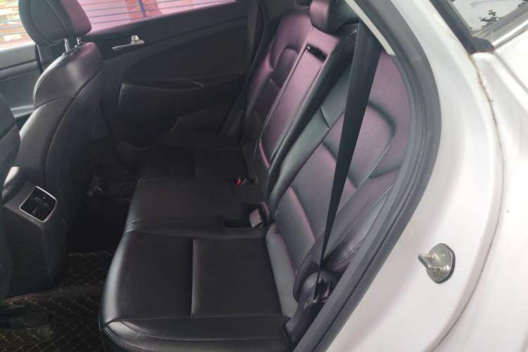 Used Hyundai Tucson 2015 1.6T Dual-Clutch Two-Wheel-Drive Smart Model Left Rear Seat