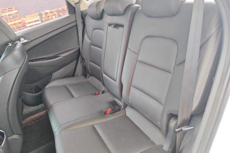Used Hyundai Tucson 2015 1.6T Dual-Clutch Two-Wheel-Drive Smart Model Left Rear Seat