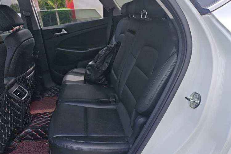 Used Hyundai Tucson 2015 1.6T Dual-Clutch Two-Wheel-Drive Smart Model Left Rear Seat