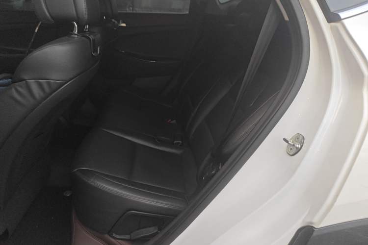 Used Hyundai Tucson 2015 1.6T Dual-Clutch Two-Wheel-Drive Smart Model Left Rear Seat