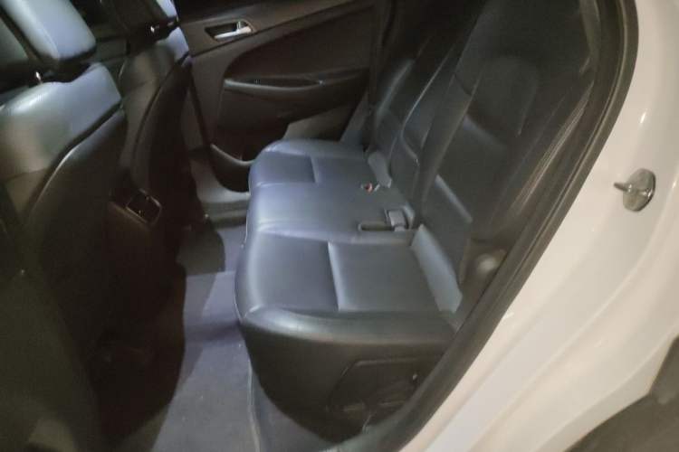 Used Hyundai Tucson 2015 1.6T Dual-Clutch Two-Wheel-Drive Smart Model Left Rear Seat