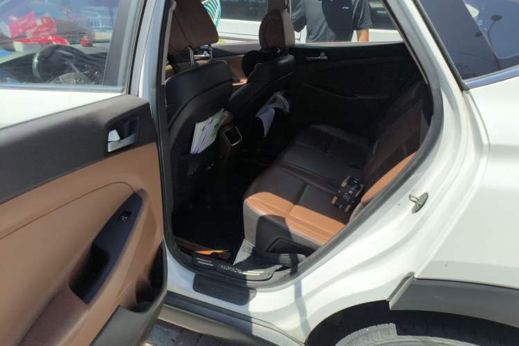 Used Hyundai Tucson 2015 1.6T Dual-Clutch Two-Wheel-Drive Smart Model Left Rear Seat