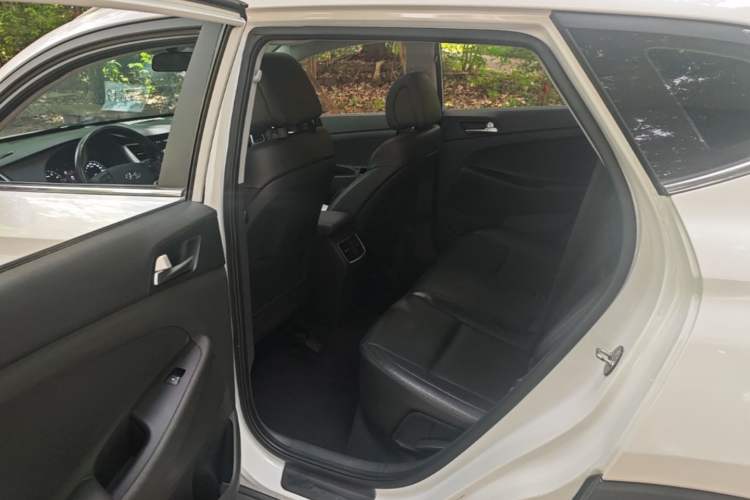 Used Hyundai Tucson 2015 1.6T Dual-Clutch Two-Wheel-Drive Smart Model Left Rear Seat