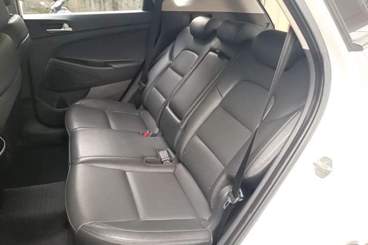 Used Hyundai Tucson 2015 2.0L Automatic Two-Wheel Drive Smart Version Left Rear Seat