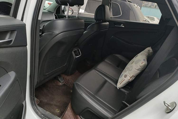 Used Hyundai Tucson 2015 1.6T Dual-Clutch Two-Wheel-Drive Smart Model Left Rear Seat