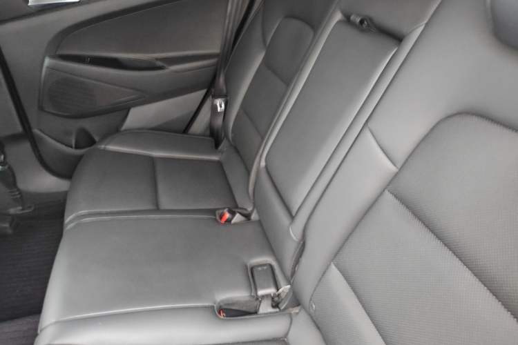 Used Hyundai Tucson 2015 1.6T Dual-Clutch Two-Wheel-Drive Smart Model Left Rear Seat