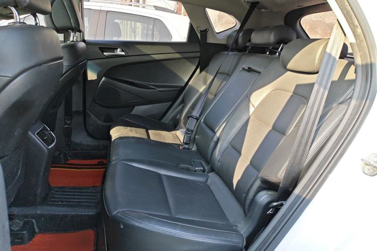 Used Hyundai Tucson 2015 1.6T Dual-Clutch Two-Wheel-Drive Smart Model Left Rear Seat
