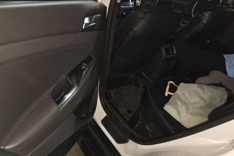 Used Hyundai Tucson 2015 1.6T Dual-Clutch Two-Wheel-Drive Smart Model Left Rear Seat