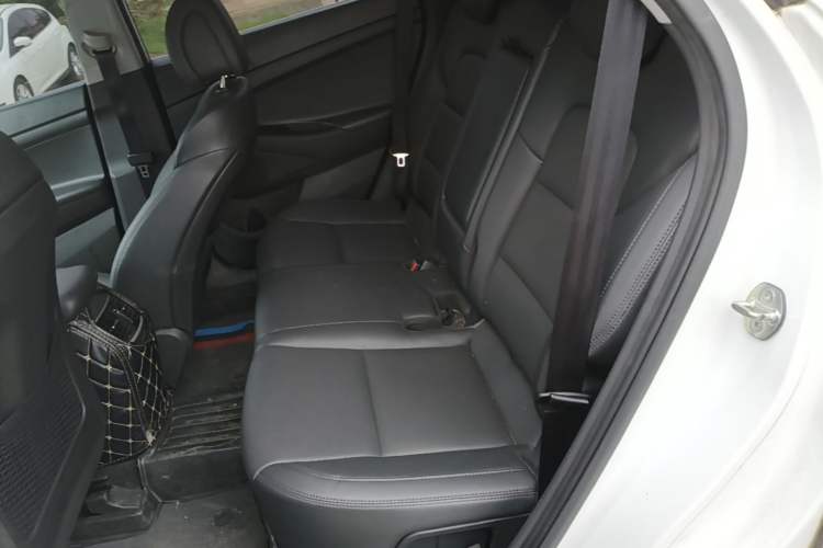 Used Hyundai Tucson 2015 1.6T Dual-Clutch Two-Wheel-Drive Smart Model Left Rear Seat