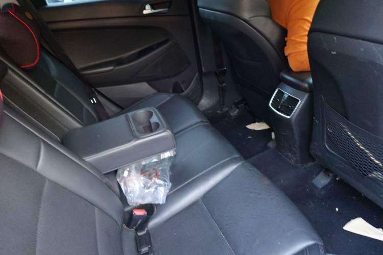 Used Hyundai Tucson 2015 1.6T Dual-Clutch Two-Wheel-Drive Smart Model Left Rear Seat