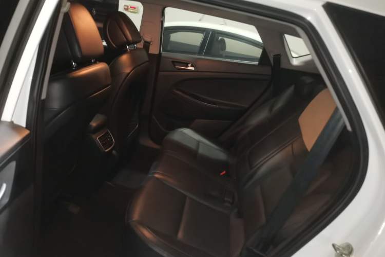 Used Hyundai Tucson 2015 1.6T Dual-Clutch Two-Wheel-Drive Smart Model Left Rear Seat