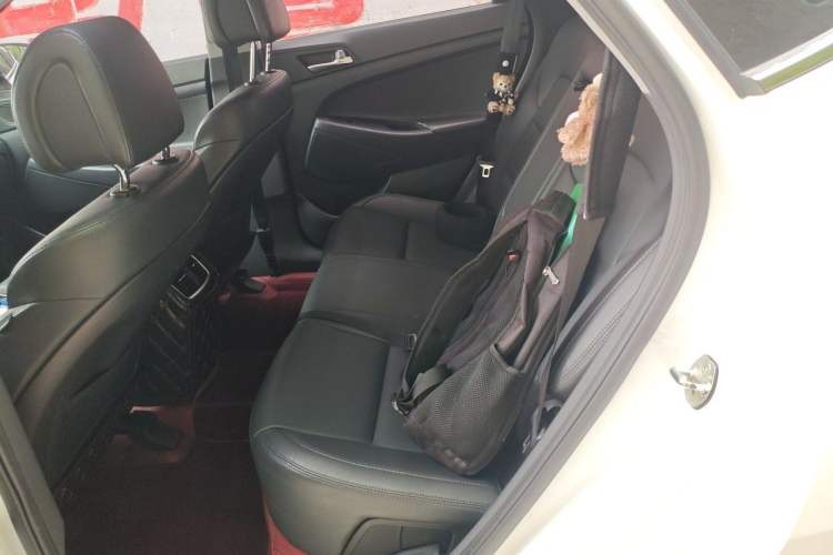 Used Hyundai Tucson 2015 1.6T Dual-Clutch Two-Wheel-Drive Leading Model Left Rear Seat