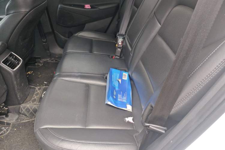 Used Hyundai Tucson 2015 1.6T Dual-Clutch Two-Wheel-Drive Smart Model Left Rear Seat