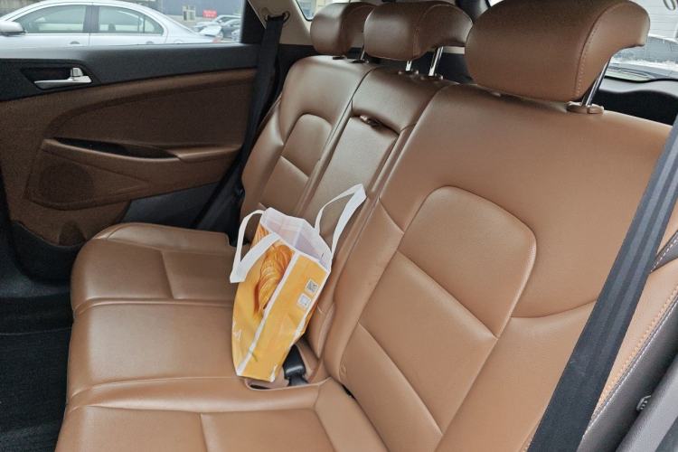 Used Hyundai Tucson 2015 1.6T Dual-Clutch Two-Wheel-Drive Smart Model Left Rear Seat