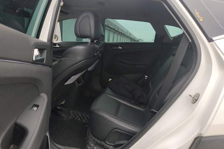 Used Hyundai Tucson 2015 1.6T Dual-Clutch Two-Wheel-Drive Smart Model Left Rear Seat